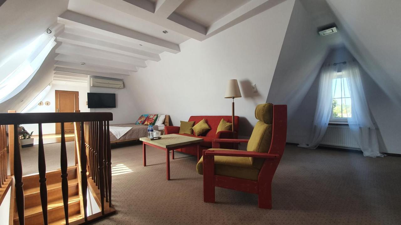 Hotel Siesta Swiebodzin Bagian luar foto