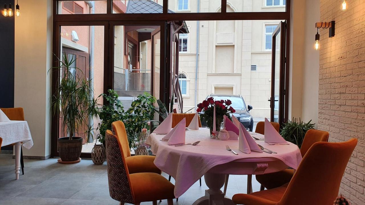 Hotel Siesta Swiebodzin Bagian luar foto