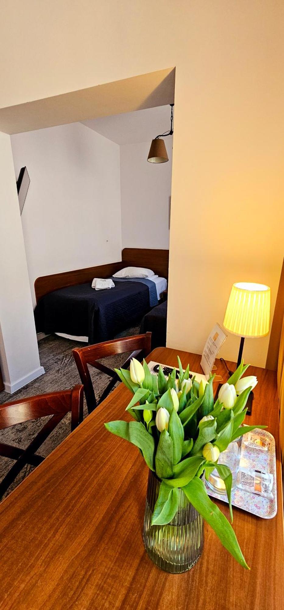 Hotel Siesta Swiebodzin Bagian luar foto