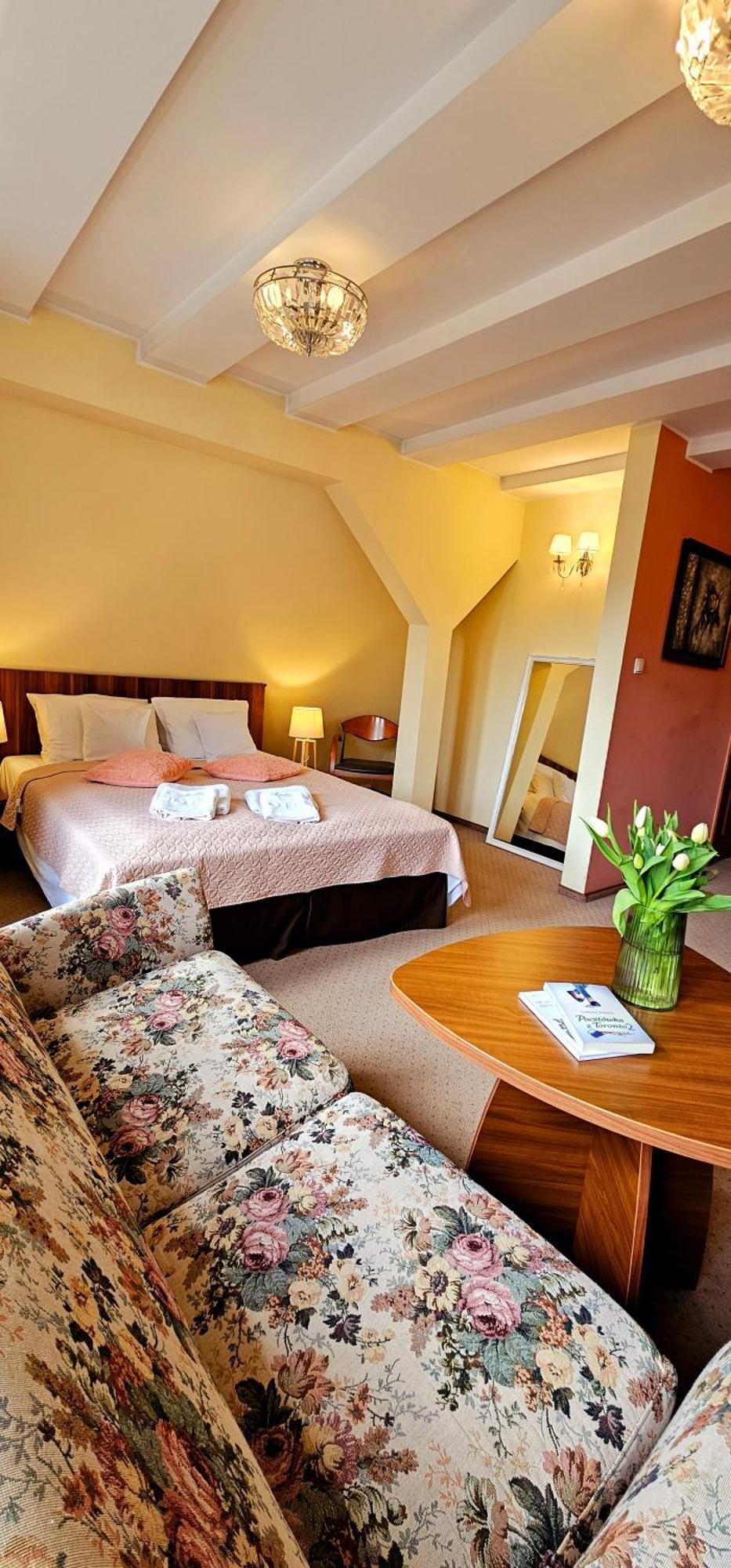 Hotel Siesta Swiebodzin Bagian luar foto
