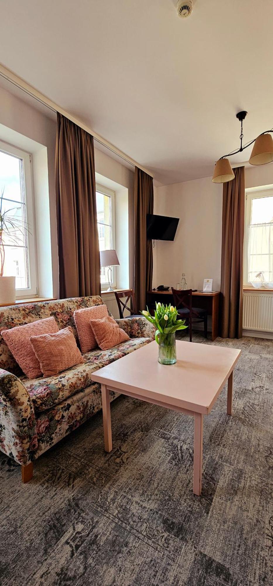 Hotel Siesta Swiebodzin Bagian luar foto