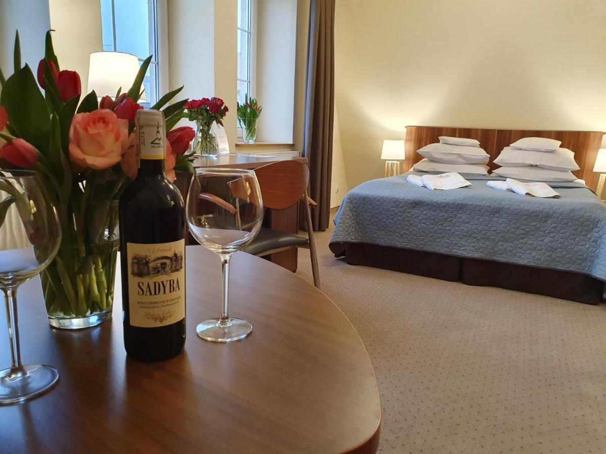 Hotel Siesta Swiebodzin Bagian luar foto