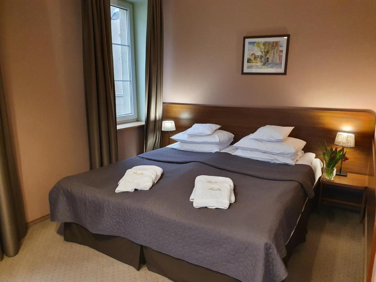 Hotel Siesta Swiebodzin Bagian luar foto