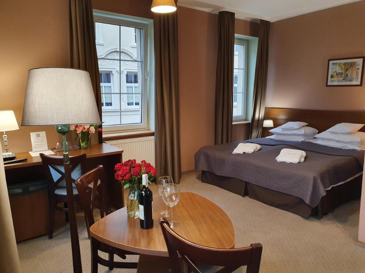 Hotel Siesta Swiebodzin Bagian luar foto
