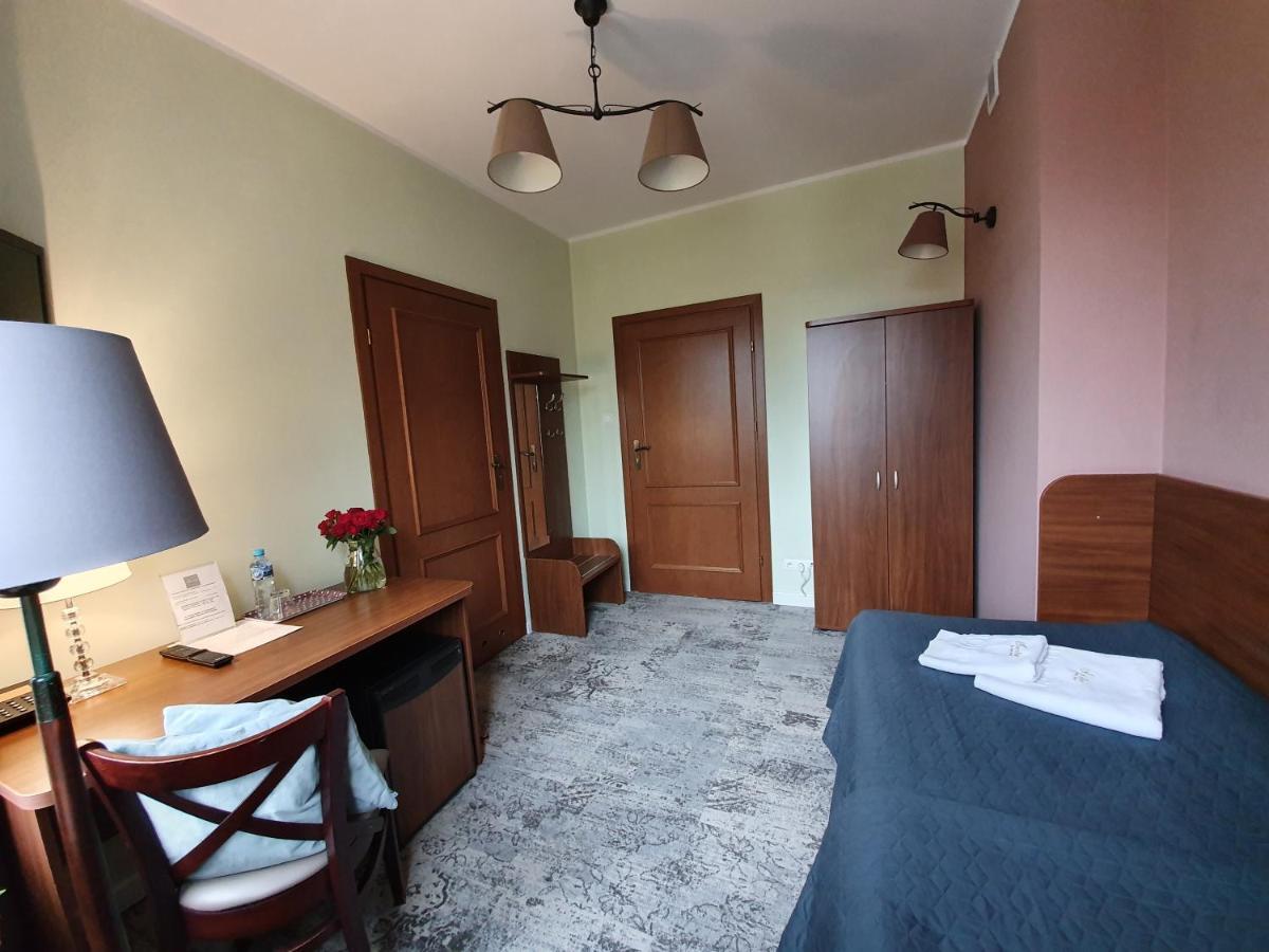 Hotel Siesta Swiebodzin Bagian luar foto
