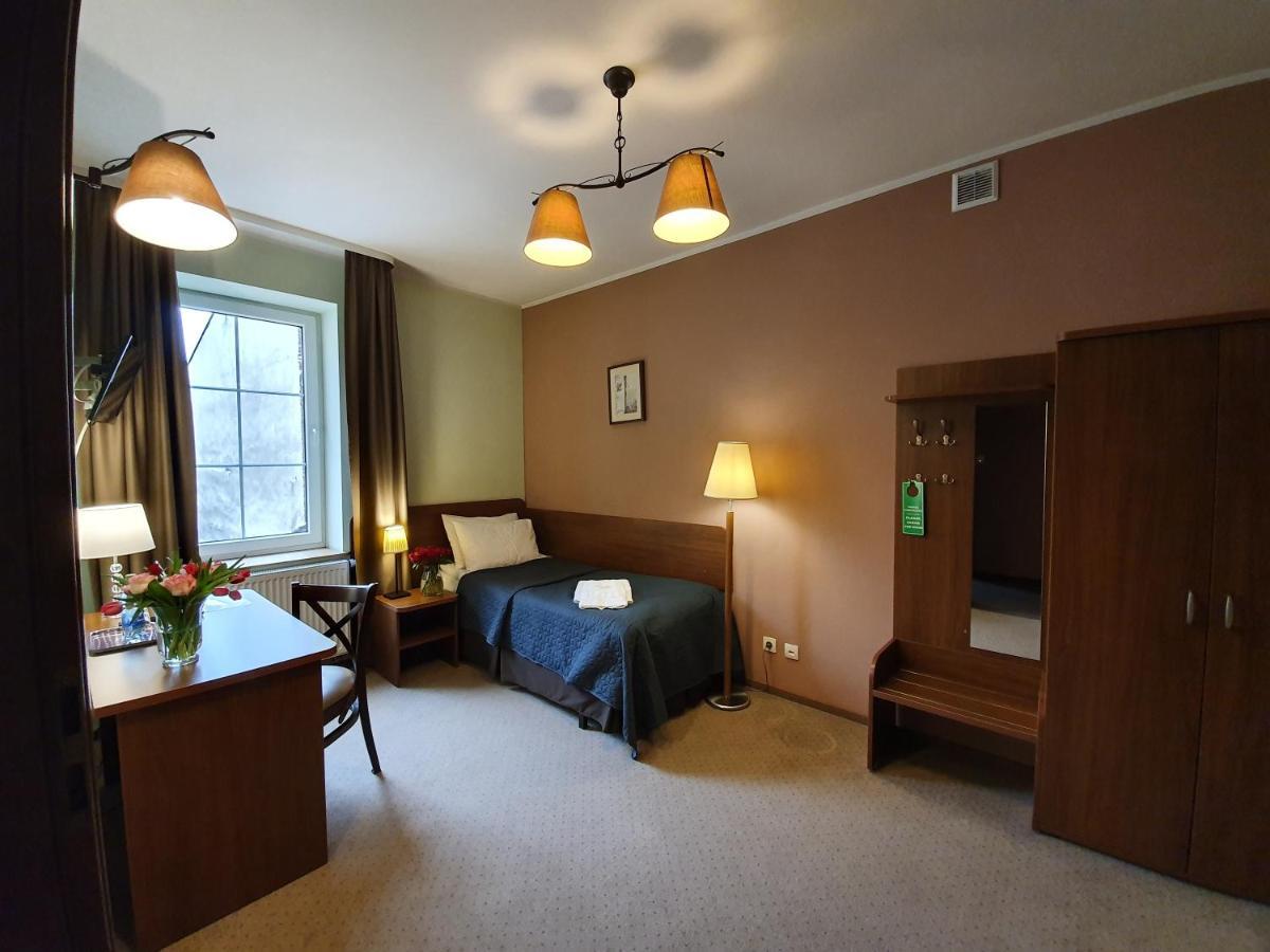 Hotel Siesta Swiebodzin Bagian luar foto